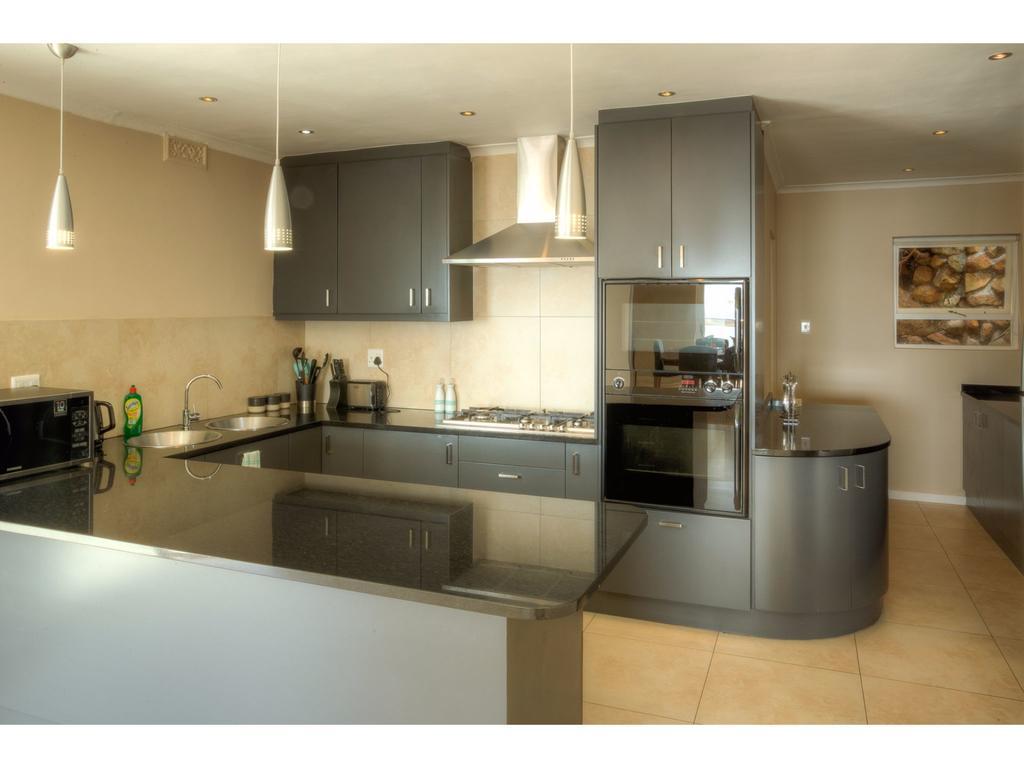 Holiday home Hoopoe House